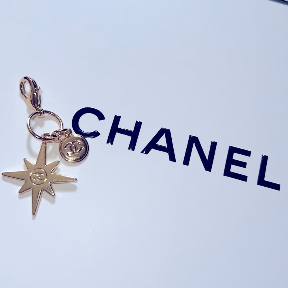 CHANEL HOLIDAY 2022 Comet Charm